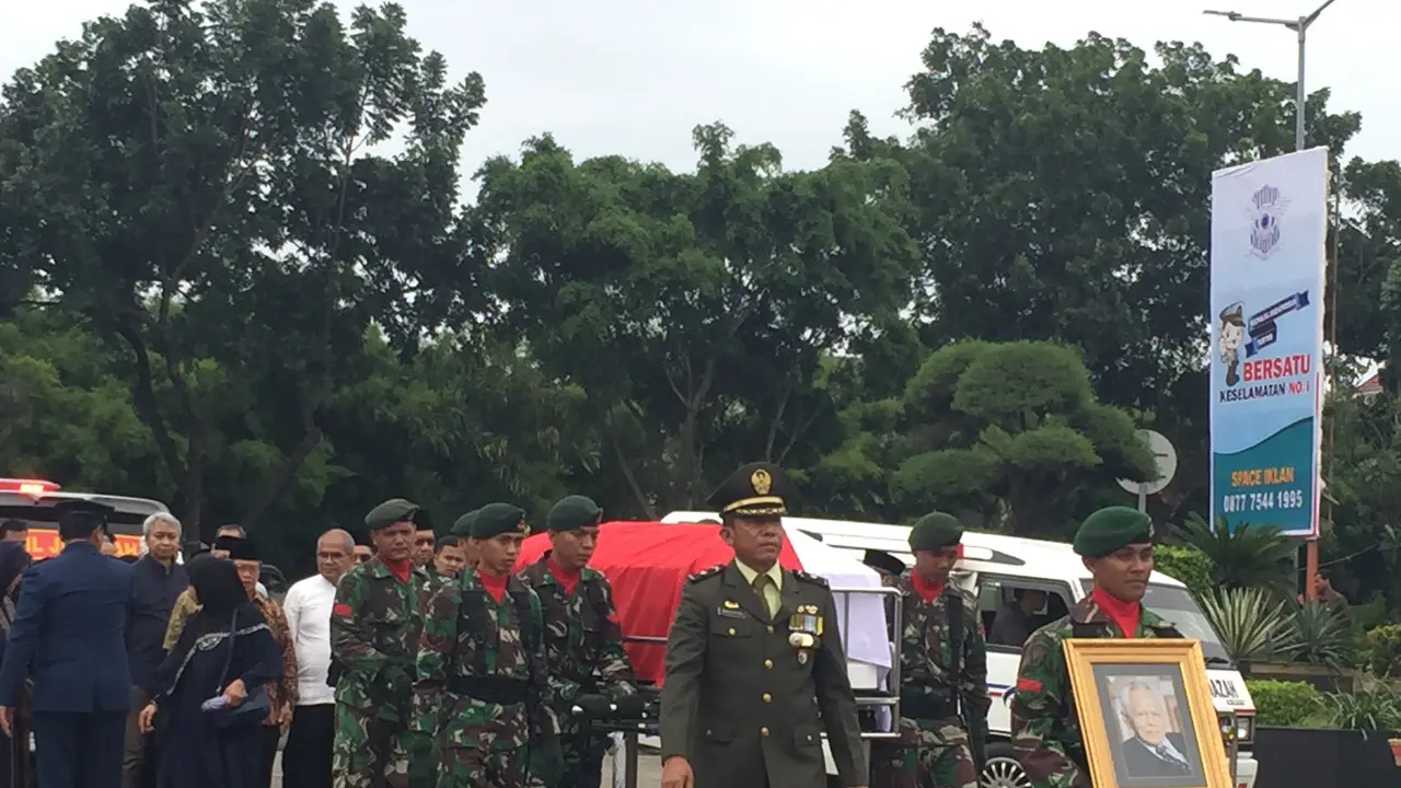 Mantan Pimpinan KPK Sjahruddin Rasul Dimakamkan secara militer di TMP Kalibata