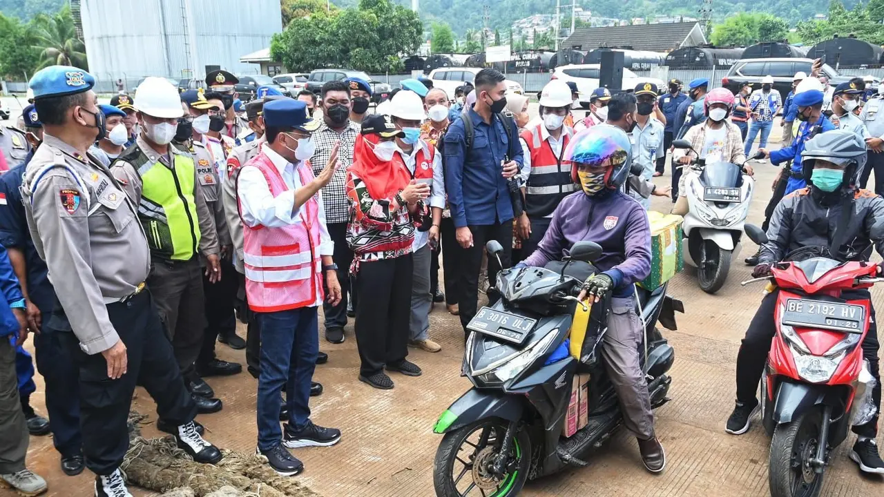 Menteri Perhubungan Budi Karya Sumadi meninjau Pelabuhan Panjang, Lampung pada Sabtu (7/5/2022) dalam rangka mengecek kesiapan arus balik. (Dok Kemenhub)
