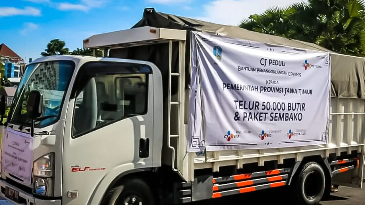 50.000 telur dan 1.000 paket sembako kepada Pemerintah Provinsi Jawa Timur