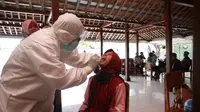 Tes swab di Gunungkidul. (Foto: Liputan6.com/Hendro Ary Wibowo)