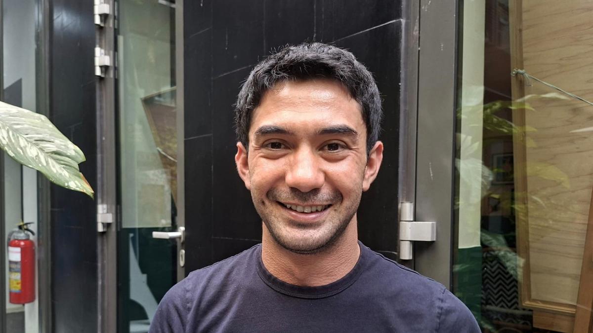 Cerita Reza Rahadian Arahkan Artis Tunanetra di Film Annisa: Fokus, Profesional, Tanpa Perlakuan Khusus