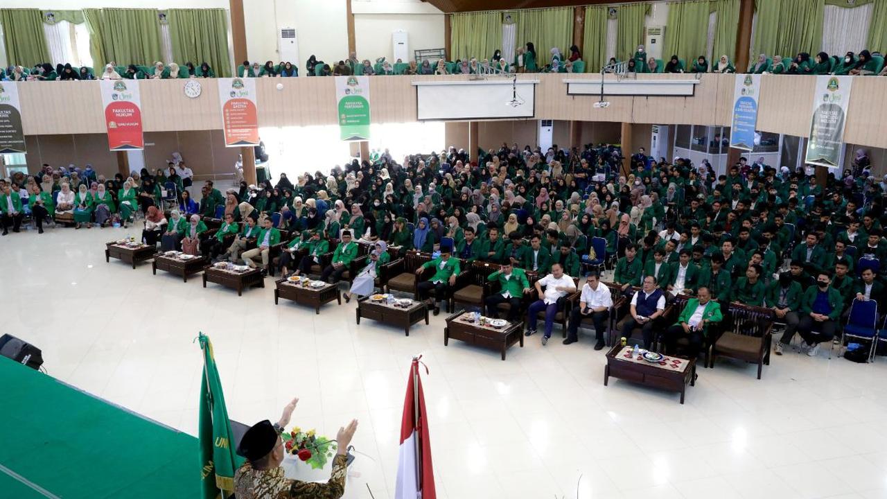 Menko PMK mengatakan, perlu ada literasi digital bagi masyarakat.&nbsp;Agar bisa memanfaatkan peluang pembiayaan dan pinjaman modal yang disediakan pemerintah untuk membuka usaha.