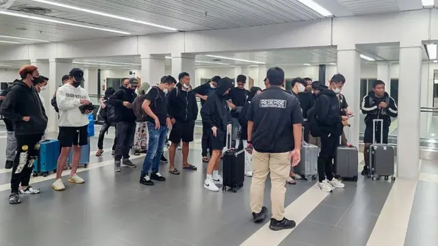 Para WNI dari Kamboja telah tiba di Bandara Internasional Soekarno-Hatta (KBRI Phnom Penh)