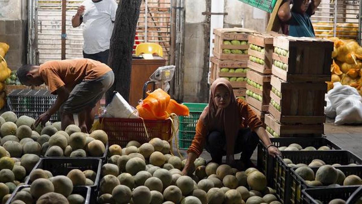 Pedagang Melon di Pasar Gede Solo Rasakan Peningkatan Ekonomi Sejak Ada MBG