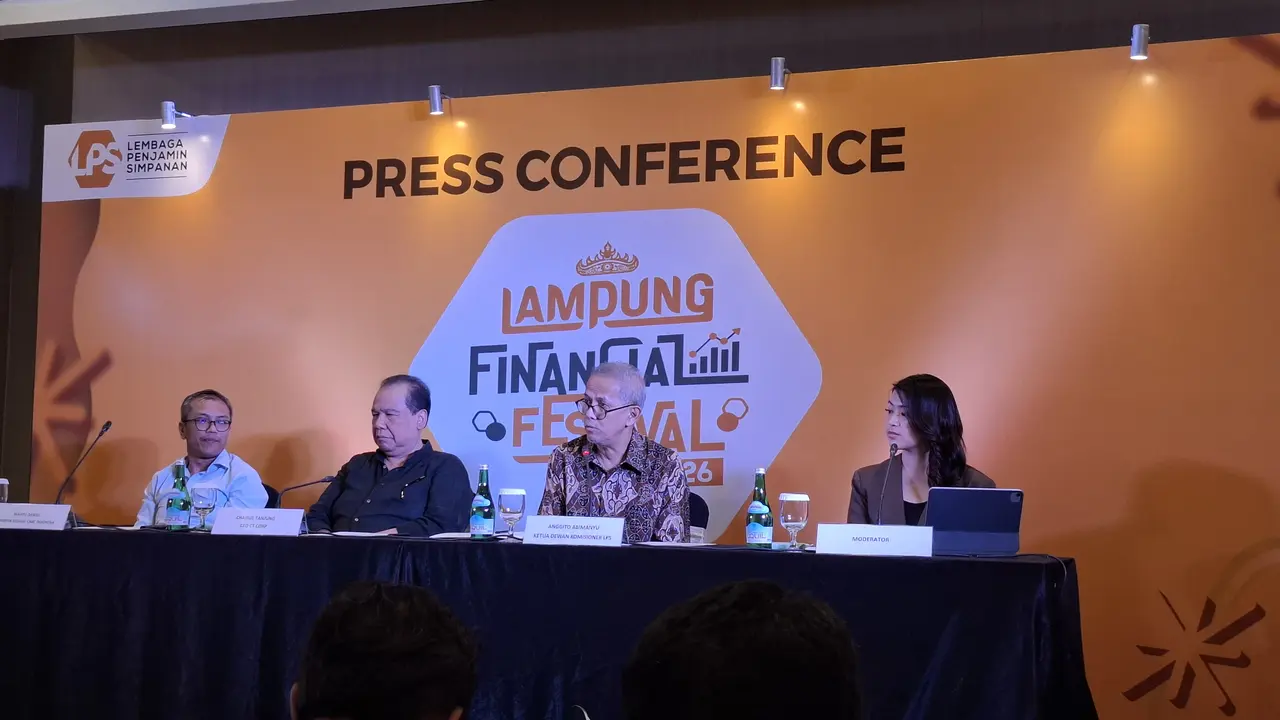 Ketua Dewan Komisioner Lembaga Penjamin Simpanan (LPS) , Anggito Abimanyu  saat jumpa pers gelaran Lampung Financial Festival, Jumat (4/9/2026). (Liputan6.com/Ardi)