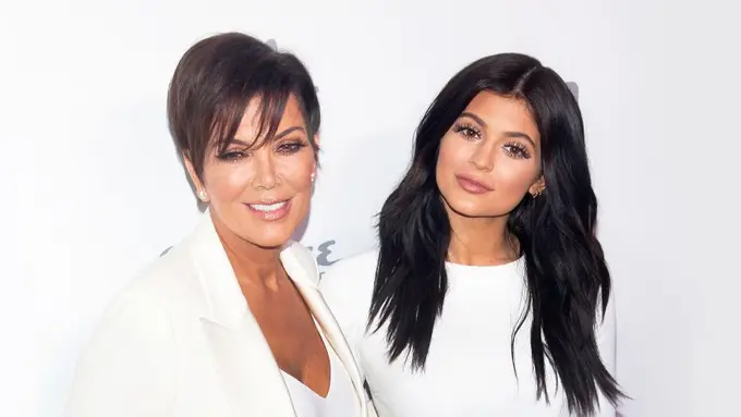 [Bintang] Kylie Jenner - Kris Jenner