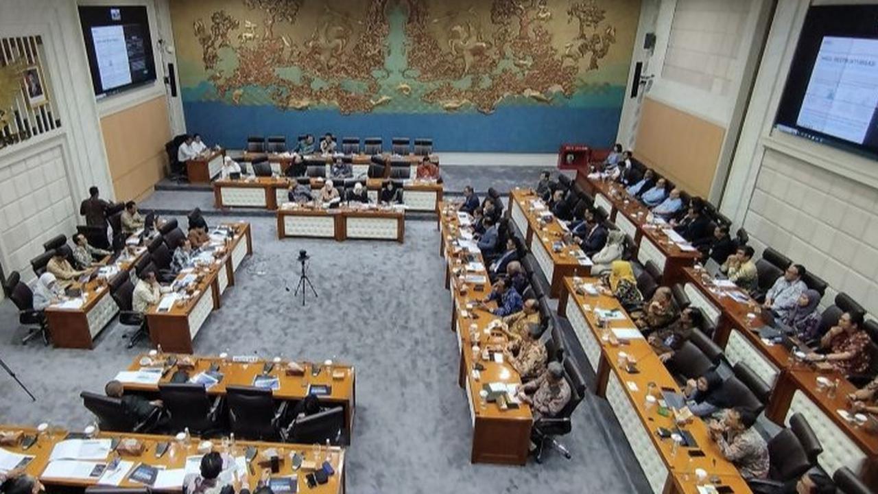 VIDEO: Komisi VII PDIP Semprot Dirut TVRI-RRI Soal PHK Singgung MBG: Belum Tentu Prabowo Suka