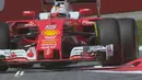 Pebalap Ferrari, Sebastian Vettel, menjadi yang tercepat dalam latihan bebas pertama F1 GP Spanyol di Sirkuit Catalunya, Spanyol, Jumat (13/5/2016). (Bola.com/Twitter/F1)