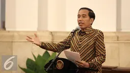 Presiden Jokowi memberikan pidato saat peresmian Pencanangan SE 2016 di Jakarta, Selasa (26/4). Jokowi memerintahkan agar BPS menjadi satu-satunya sumber data pemerintah untuk memudahkan pengambilan kebijakan. (Liputan6.com/Faizal Fanani)
