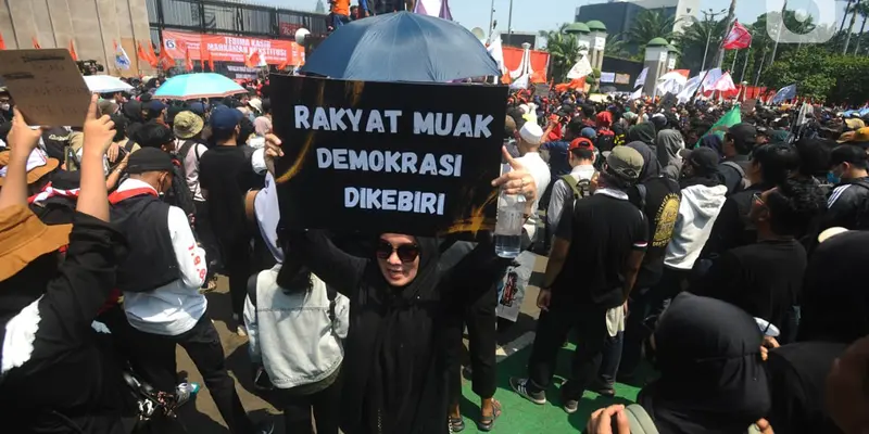 Massa Mulai Padati Depan Gedung DPR/MPR RI