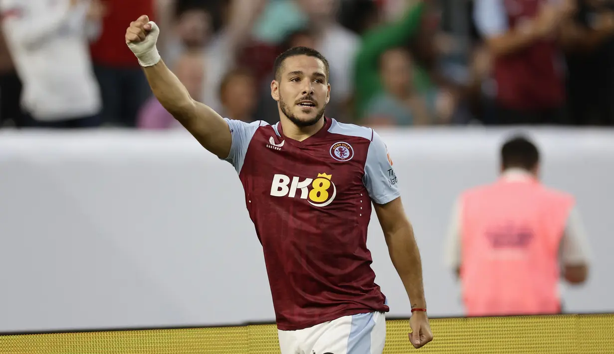 Pemain Aston Villa Emiliano Buendia lahir pada tanggal 25 Desember 1996 di Mar del Plata, Argentina.  Pada Natal tahun ini dia akan berusia 27 tahun.  (AFP/Getty Images/Adam Kelaparan)