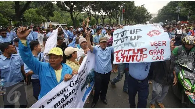 Video sopir taksi melawan demonstran