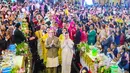 Jessica Mila dan Yakup Hasibuan baru saja menggelar pesta pernikahan begitu megah. Resepsi digelar di Balai Samudera, Kelapa Gading, Jakarta Utara dengan mengusung adat Batak Sabtu (6/5). Sebelumnya, keduanya resmi menikah di Gereja HKBP Rawamangun, Jakarta Timur, Jumat (5/5). [KapanLagi.com/Muhammad Akrom Sukarya]