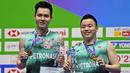 Sementara bagi Aaron Chia/Soh Wooi Yik, gelar juara dunia ini merupakan yang pertama kali bagi mereka. Kemenangan atas Mohammad Ahsan/Hendra Setiawan pun menipiskan rekor head to head mereka menjadi 4-7 dari 11 pertemuan. (AP/Shuji Kajiyama)