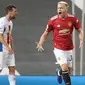 Donny van de Beek hanya mampu tampil empat kali menjadi starter di MU pada musim lalu. Namun dirinya tak menyerah dan melakukan perubahan, salah satunya pada fisik. Van de Beek juga mampu tampil apik di lini tengah bersama Nemanja Matic ketika melawan Everton. (Foto: AFP/Pool/Martin Rickett)