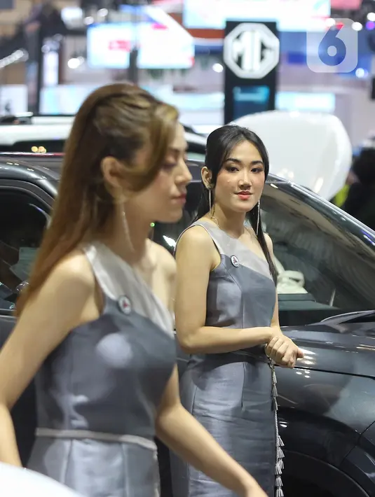 Salah satu SPG pada pameran otomotif GAIKINDO Indonesia International Auto Show (GIIAS) 2023. (Liputan6.com/Angga Yuniar)