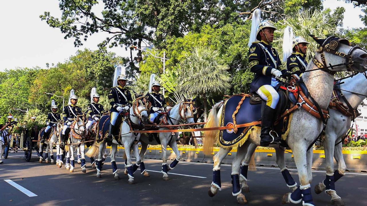 VIDEO: Momen Sakral Kirab Bendera Pusaka Merah Putih & Naskah Proklamasi di Istana