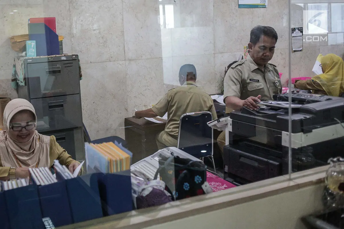 Hari Pertama Masuk, PNS DKI Jakarta Langsung Aktif Bekerja