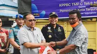 Pengadilan Negeri Tanjungbalai memberikan penetapan menghibahkan bawang bombai kepada pemerintah kota Tanjungbalai, yaitu Dinas Sosial kota Tanjungbalai.