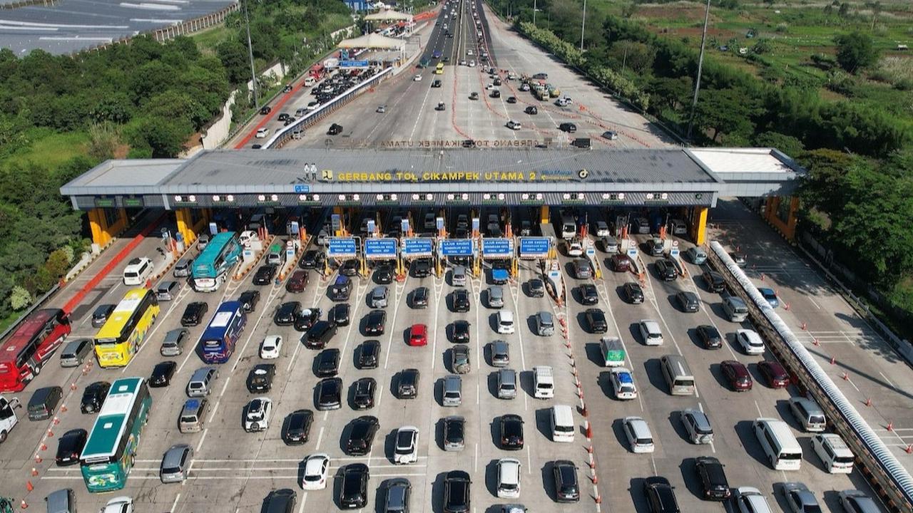 Arus Balik Lebaran 2025, GT Cikampek Utama Beroperasi Penuh Layani Kendaraan Menuju Jakarta