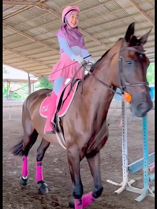 [Instagram/riaricis1795]