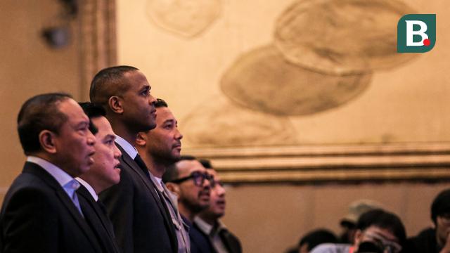 Momen Perkenalan Patrick Kluivert