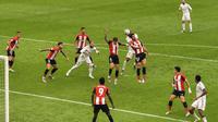 Pertandingan antara Athletic Bilbao melawan Real Madrid di Stadion San Mames, Bilbao, Minggu (5/7/2020) dalam lanjutan La Liga 2019-2020. (AP Photo/Alvaro Barrientos)