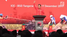 Presiden Jokowi memberi sambutan saat Rakornas Tiga Pilar PDIP di ICE BSD, Tangerang Selatan, Sabtu (16/12). Rakornas 3 Pilar PDI P Bidang Ekonomi Kerakyatan mengambil tema ‘Berdikari untuk Indonesia Raya’. (Liputan6.com/Angga Yuniar)