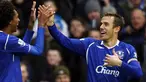 Everton's forward Jo celebrates scoring against Bolton Wanderers with Phil Neville during their EPL football match at Goodison Park in Liverpool, north west England on February 7, 2009. AFP PHOTO/PAUL ELLIS