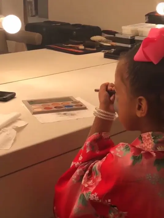 Kim Kardashian bahkan mengabadikan momen tersebut dalam unggahan Instagram Story. (instagram/kimkardashian)