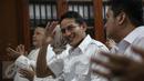 Balon Gubernur DKI Jakarta Sandiaga Uno memberi hormat saat acara penyerahan formulir pendaftaran Balongub DKI 2017-2022 di DPD Demokrat, Jakarta, (22/4). (Liputan6.com/Faizal fanani)