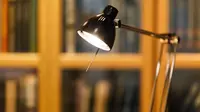 Bukan Cuma Terang, Ini Cara Pilih Lampu Baca yang Ramah dan Nyaman untuk Mata