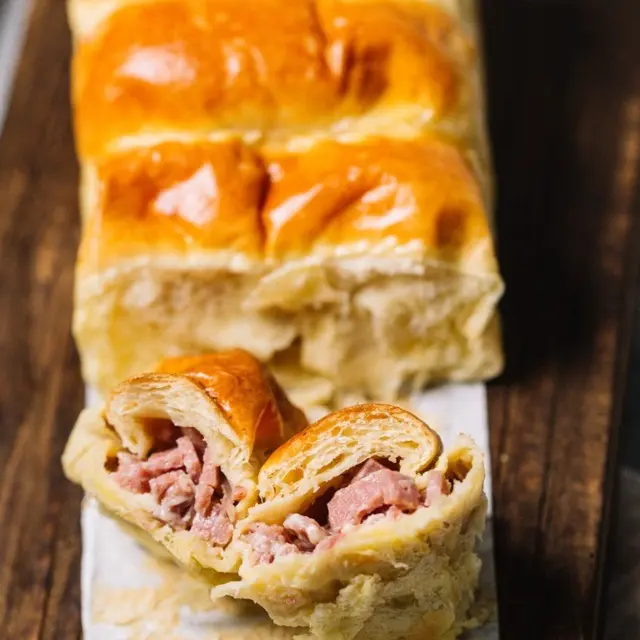 Teksturnya Lembut dan Fluffy, Roti Sobek di Surabaya Ini Pasti Jadi Favorit Keluarga