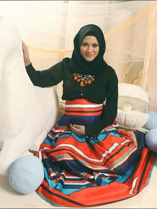  "Style sih udah ada sendiri. Tapi tetap ikuti perkembangan, apalagi acara formal biar ga monoton jadi mengikuti perkembangan yang begitu pesat ya," ujar wanita yang akrab dengan sapaan  Icha ini. (via instagram/@ichasoebandono)