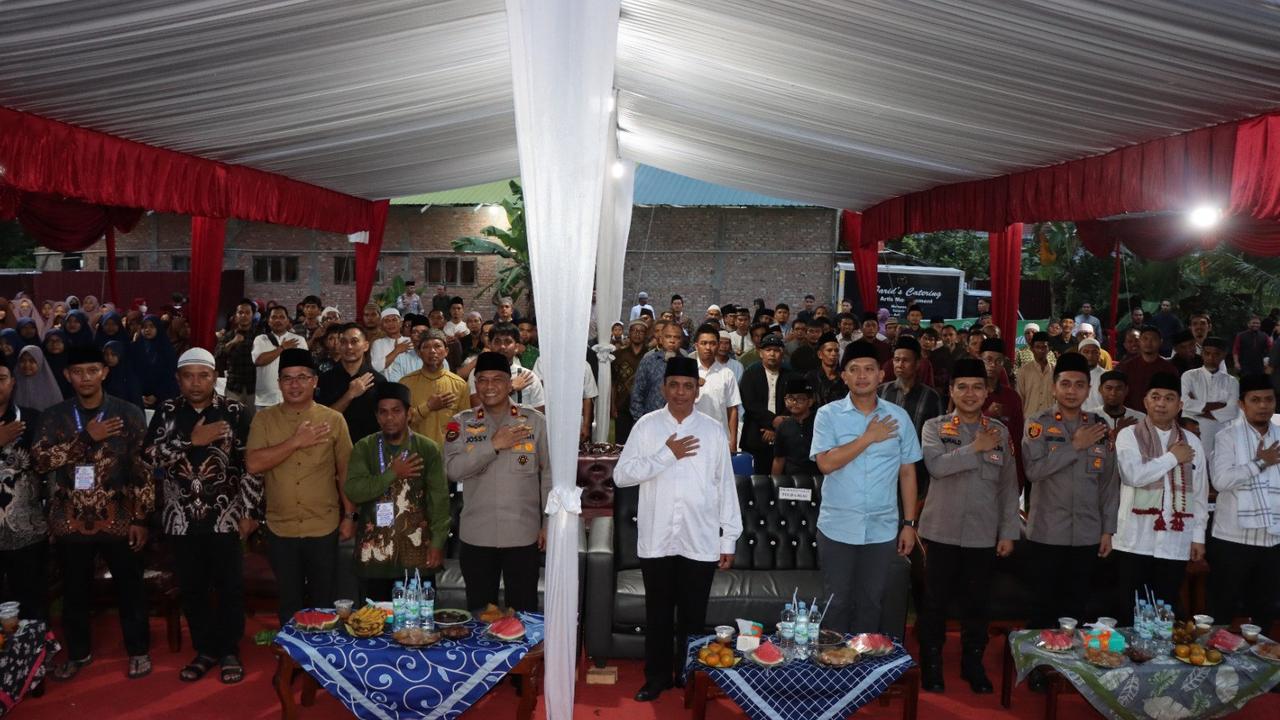Wakapolda Riau & Kapolres Kampar Buka Puasa Bareng di Ponpes Mamba'ul Quran