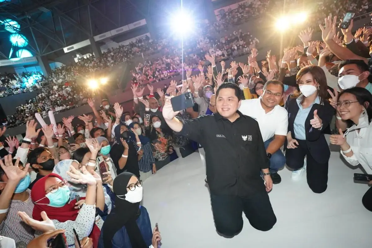 Menteri Badan Usaha Milik Negara (BUMN) Erick Thohir memberikan pembekalan peserta rekrutmen bersama BUMN 2022 bertajuk "Berkarya untuk Indonesia" di Tennis Indoor Senayan, Jakarta, Rabu (18/5/2022). (Dok BUMN)