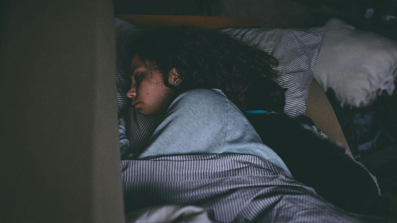 5. Atur Pencahayaan dalam Kamar Tidur
