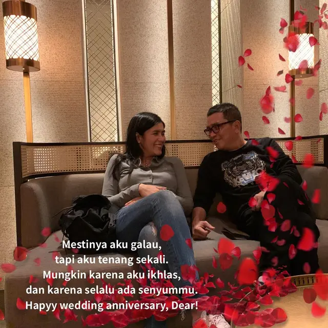 Satu Dekade Bersama, Ini 6 Potret Harmonis Helmy Yahya dan Istri