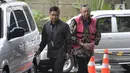 Mantan Direktur Utama PT Asuransi Jiwasraya, Hendrisman Rahim dikawal petugas tiba akan menjalani pemeriksaan penyidik dari Kejaksaan Agung di Gedung KPK, Jakarta, Senin (20/1/2020). (merdeka.com/Dwi Narwoko)