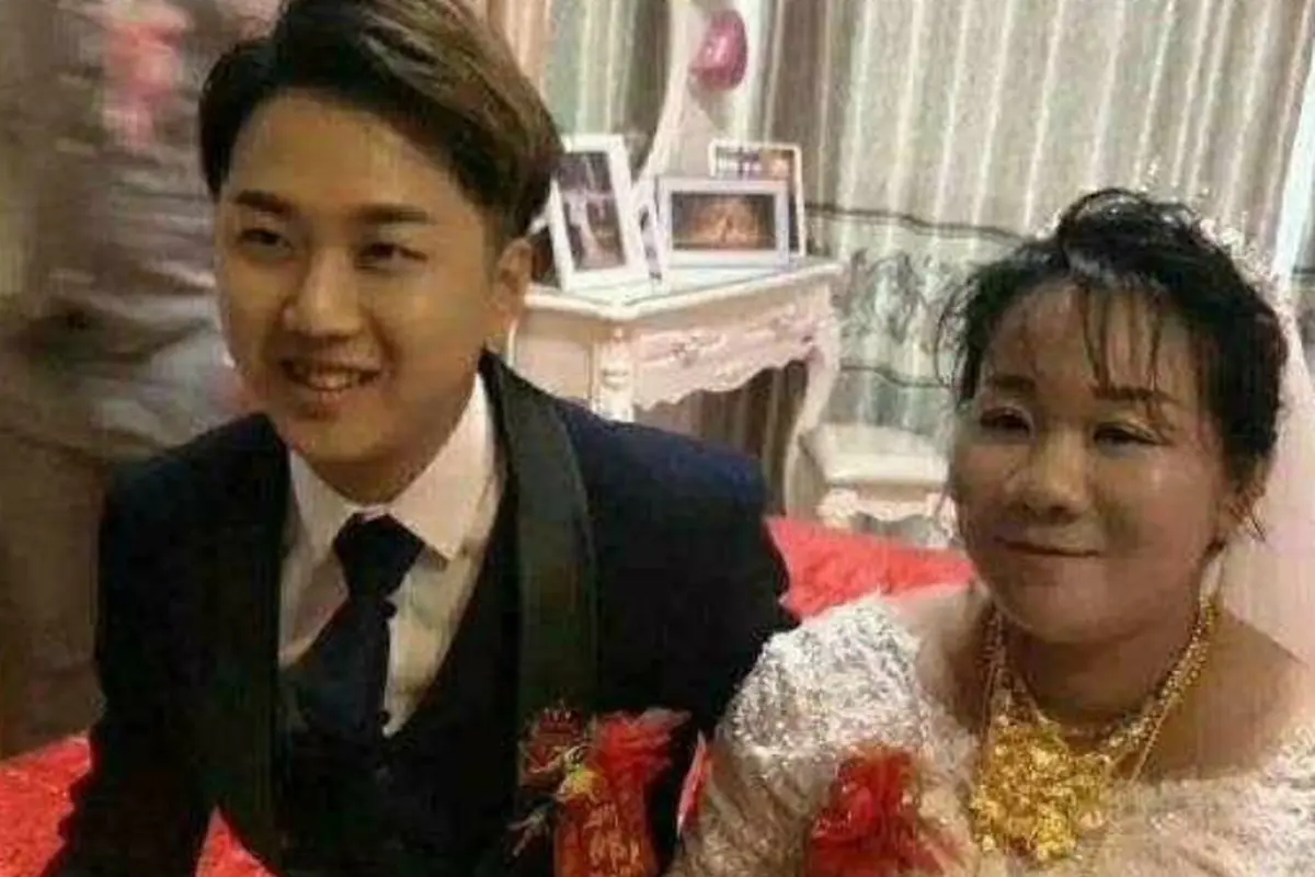 [Bintang] Pernikahan Kontroversial
