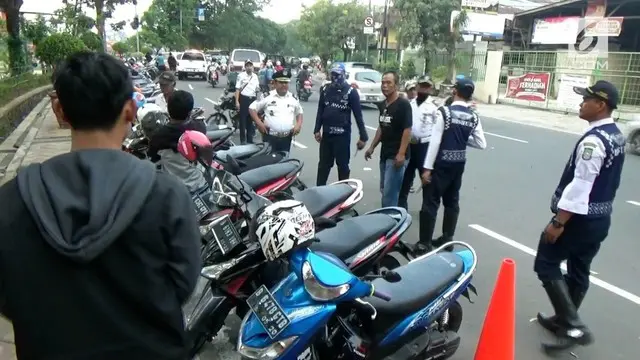 VIDEO: Pengendara Kocar-kacir Hindari Razia Parkir Liar
