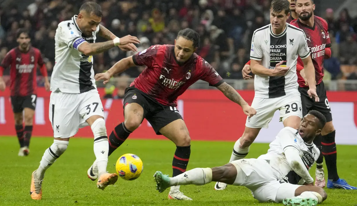 Satu-satunya gol yang tercipta di laga ini dicetak oleh Roberto Pereyra melalui titik putih di babak kedua. (AP Photo/Luca Bruno)