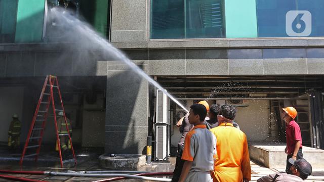 FOTO: Kebakaran Gedung Cyber 1