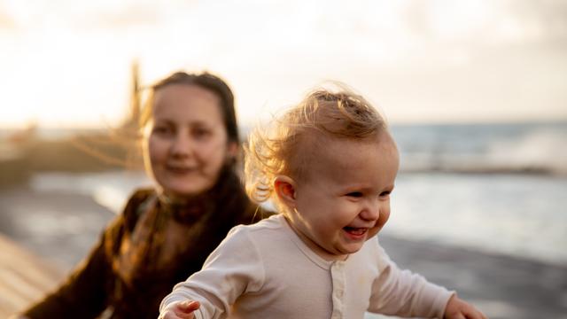 IIlustrasi ibu dan anak laki-lakinya