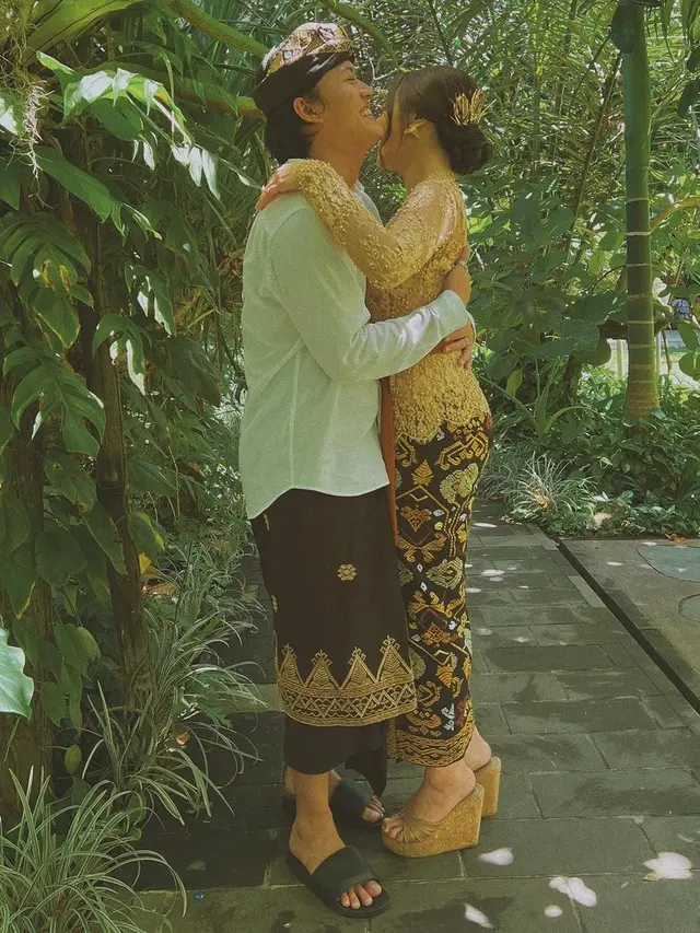Rizky Febian dan Mahalini Raharja makin serius menjalin cinta meski beda keyakinan. (Foto: Dok. Instagram @rizkyfbian)