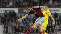 Downing Puas Kalahkan Liverpool