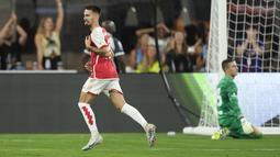 Gol Arsenal dicetak oleh Bukayo Saka (13'), Kai Harvetz (43'), Leandro Trossard (55' 78') dan F&aacute;bio Vieira (89'). (AP Photo/Ashley Landis)