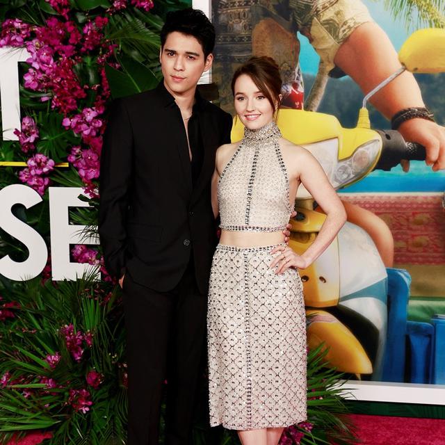 Gaya Maxime Bouttier di Karpet Merah Premier Ticket to Paradise di Los Angeles