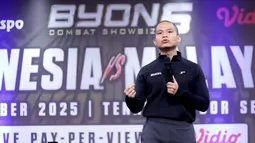 President Byon Combat, Yoshua Marcellos, memberikan sambutan saat jumpa pers Byon Combat Showbiz Vol. 6 di SCTV Tower, Senayan, Jakarta, Kamis, (23/10/2025). (Bola.com/Bagaskara Lazuardi)