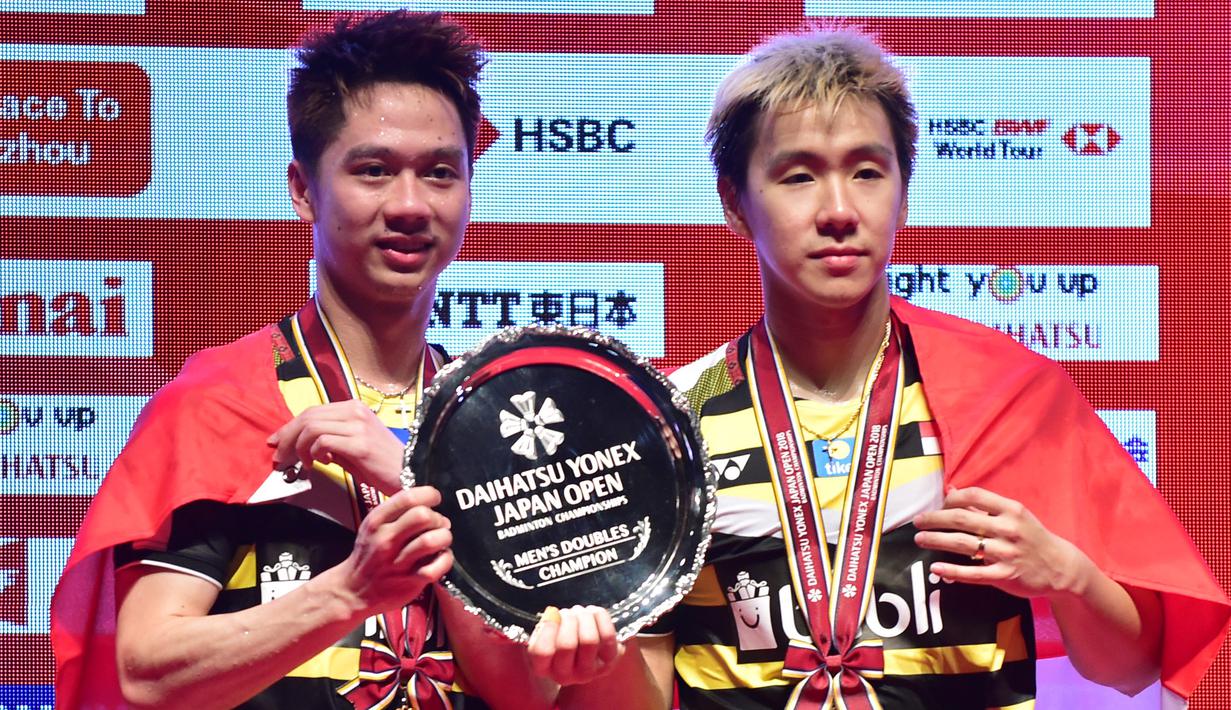 Ganda putra Indonesia, Kevin Sanjaya / Marcus Gideon, merayakan kemenangan atas Li Junhui / Liu Yuchen pada final Jepang Terbuka di Tokyo, Minggu (16/9/2018). Kevin Sanjaya / Marcus Gideon berhasil menjadi juara. (AFP/Kazuhiro Nogi)